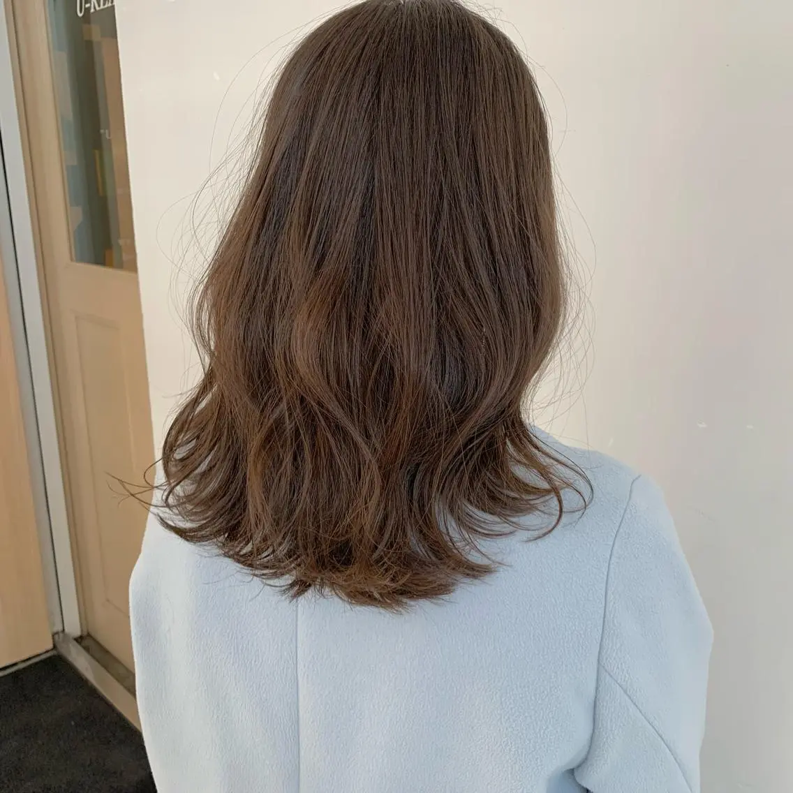 ロング カラー ベージュカラー ブリーチ イヤリングカラー グレージュ ハイライトカラー マンツーマン×半個室 まちだきょうすけのヘアスタイル