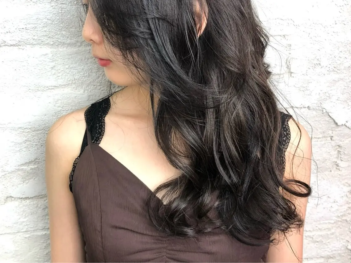 ロング エギョモリ 天使の羽バング・フェザーバング 韓国ヘア✨グレージュ カラーasamiのヘアスタイル
