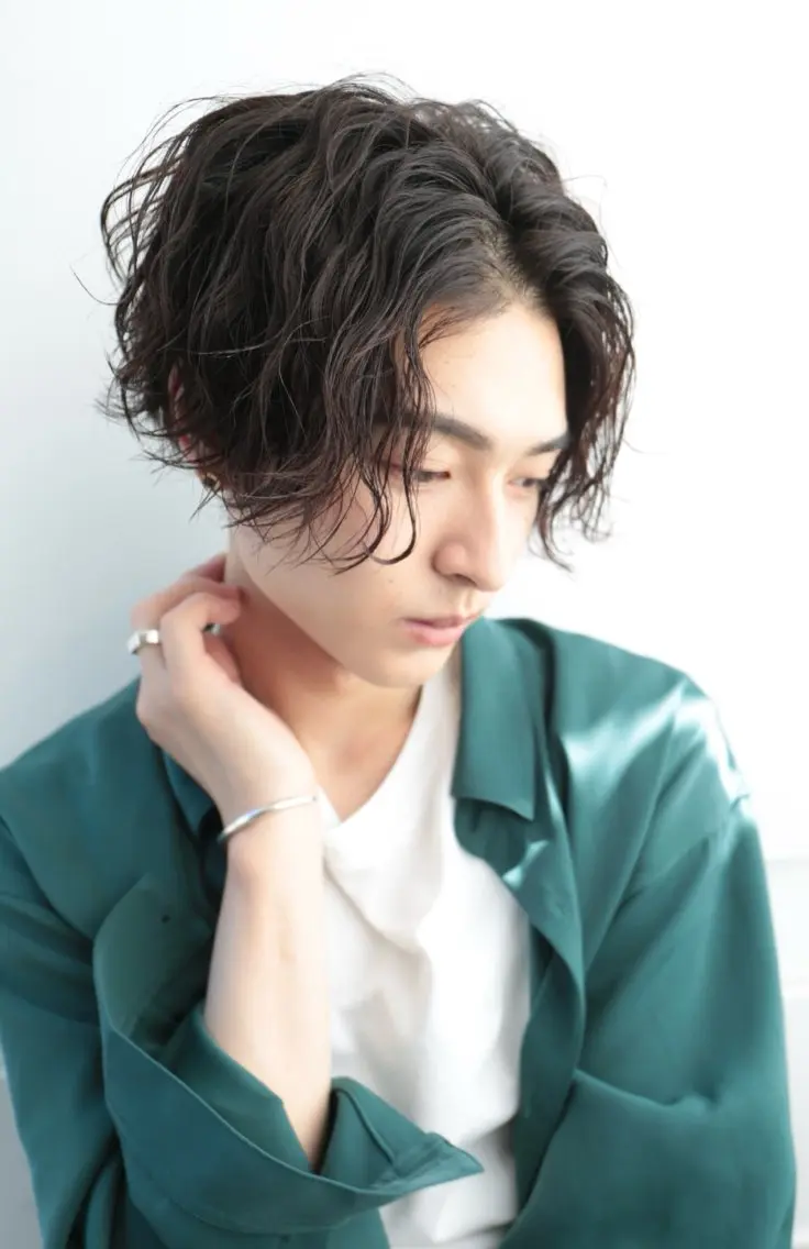パーマ メンズ ビジネス センターパート メンズパーマ カット パーマ 🌞塙　湧貴🌞 スパイキーショートのヘアスタイル