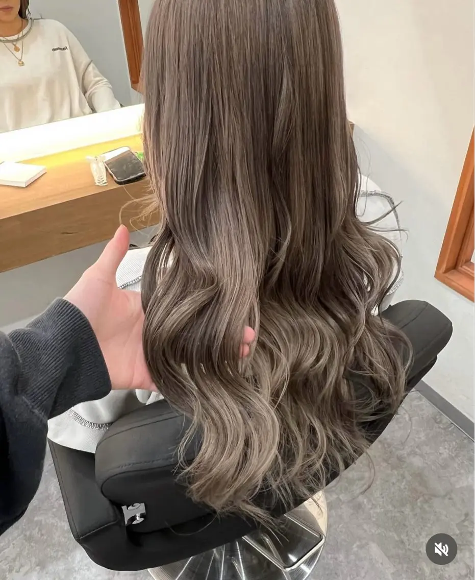 ロング カラー ショートボブ バレイヤージュ ブリーチ ケアブリーチ 透明感カラー 村岡 芽衣のヘアスタイル