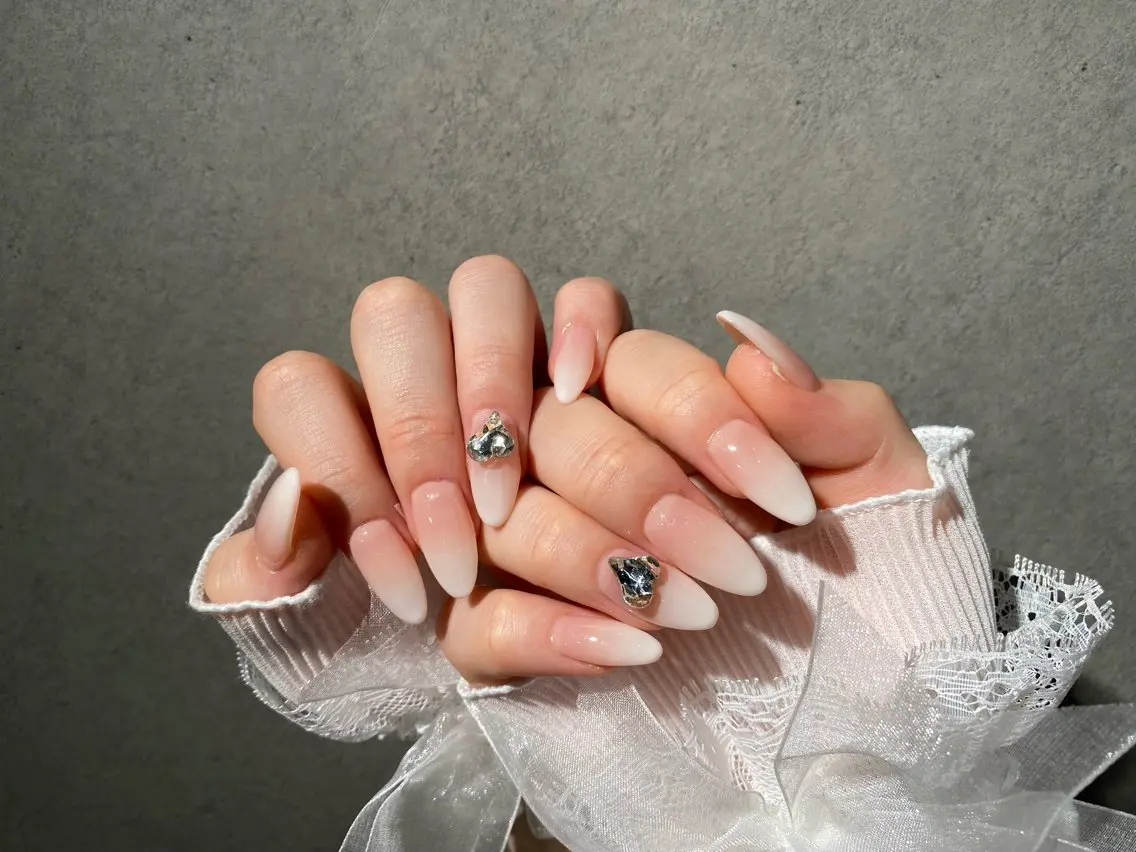 ネイル I-nailロング /ワンホン/キラキラのネイルデザイン