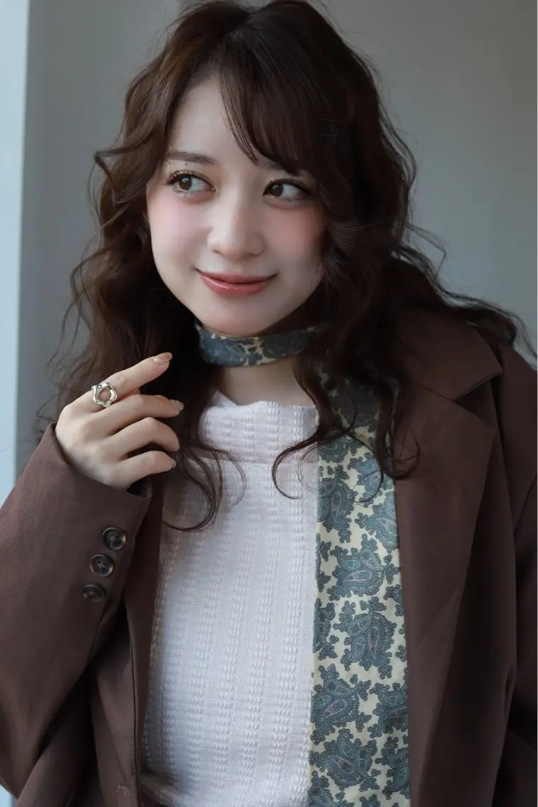 セミロング カット パーマ 楠原 透羽のヘアスタイル