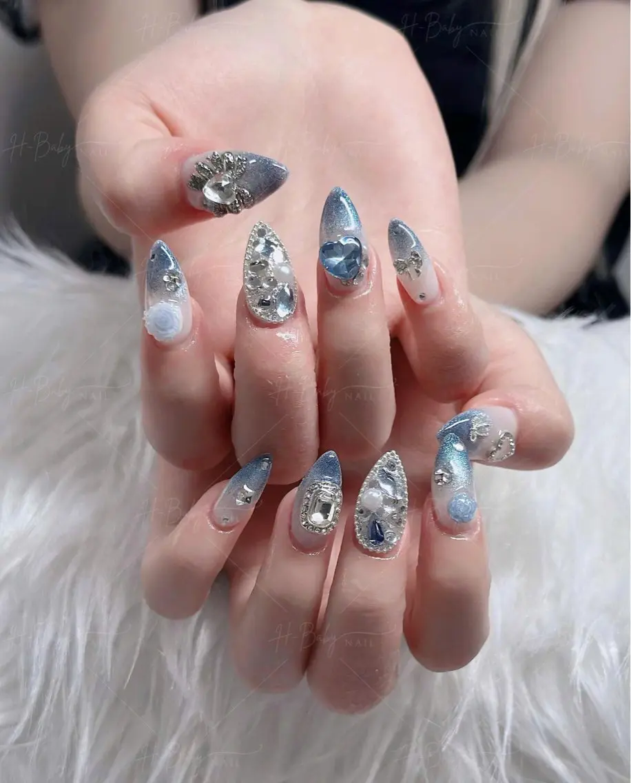 ネイル フレンチネイル ジェルネイル ハロウィン キラキラネイル 韓国ネイル H.baby Nail Salonのネイルデザイン