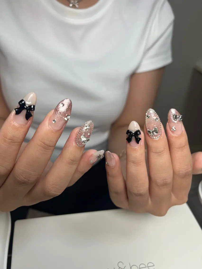 ネイル アートネイル キラキラネイル 持ち込み ハンドネイル yuno nail🫧のネイルデザイン