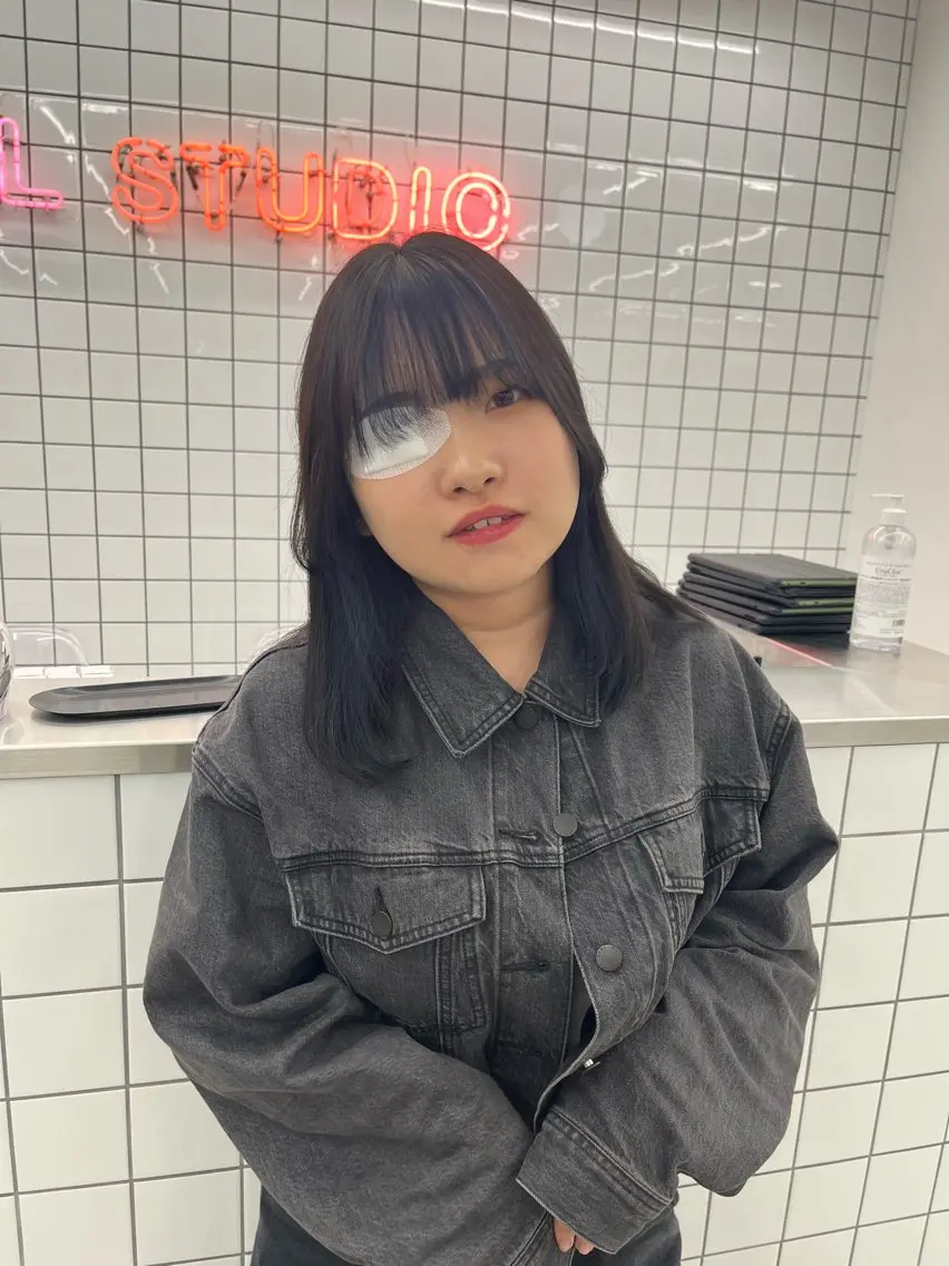 ミディアム カラー ミストバング 黒髪 ブルーカラー ブルーブラック  フェイスフレーミング 🫧‪Ameri🫧 Emma ecoleのヘアスタイル