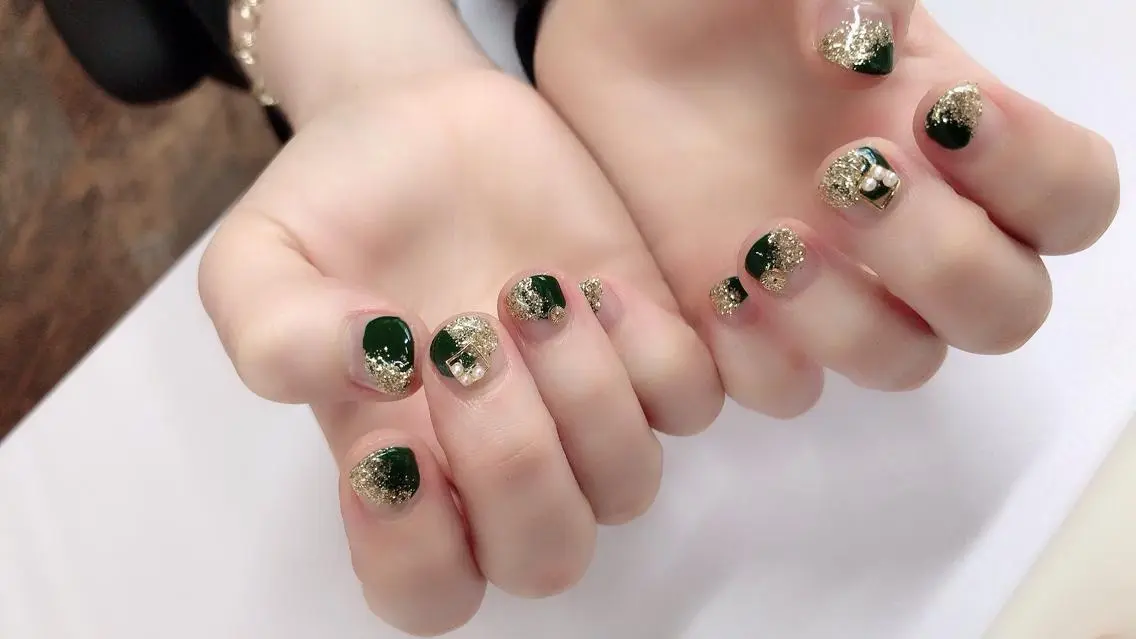 ネイル ジェルネイル ゴールド グリーン Nail cottageのネイルデザイン
