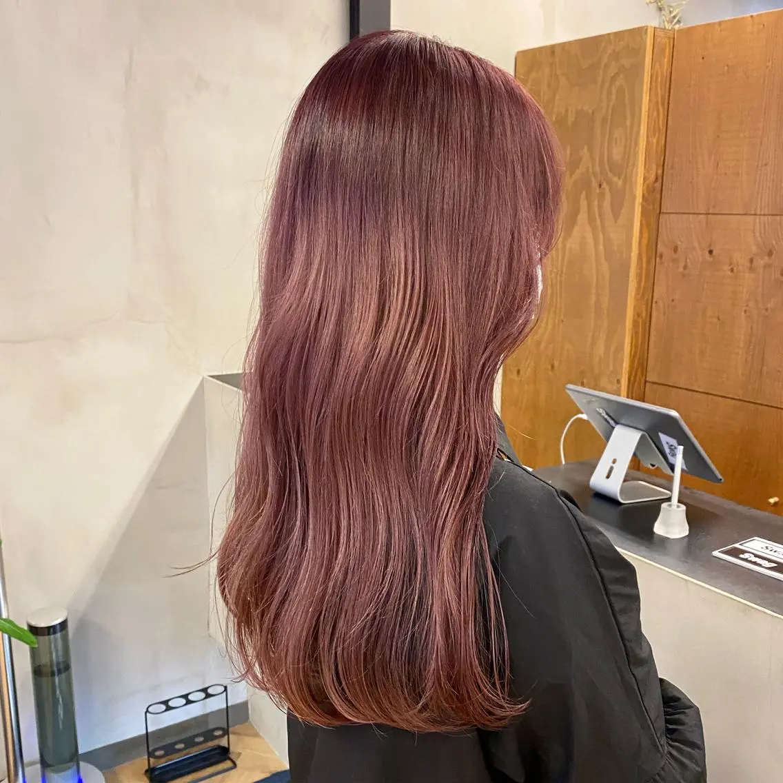ロング ピンクラベンダー 前川 朋香のヘアスタイル