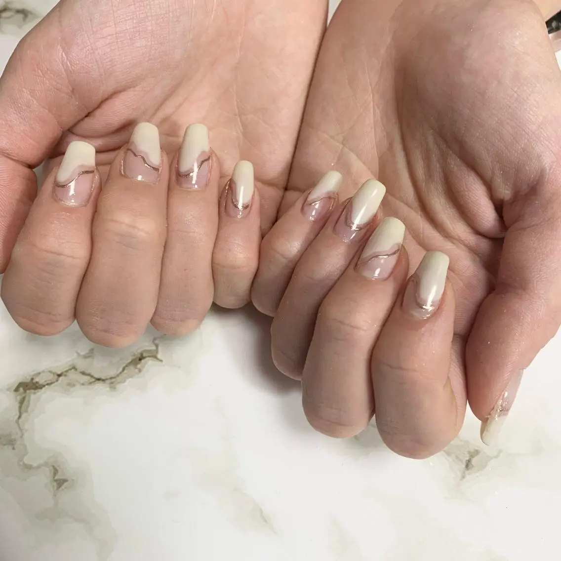 ネイル ニュアンスネイル シンプルネイル ホワイト salon Hush Hushのネイルデザイン
