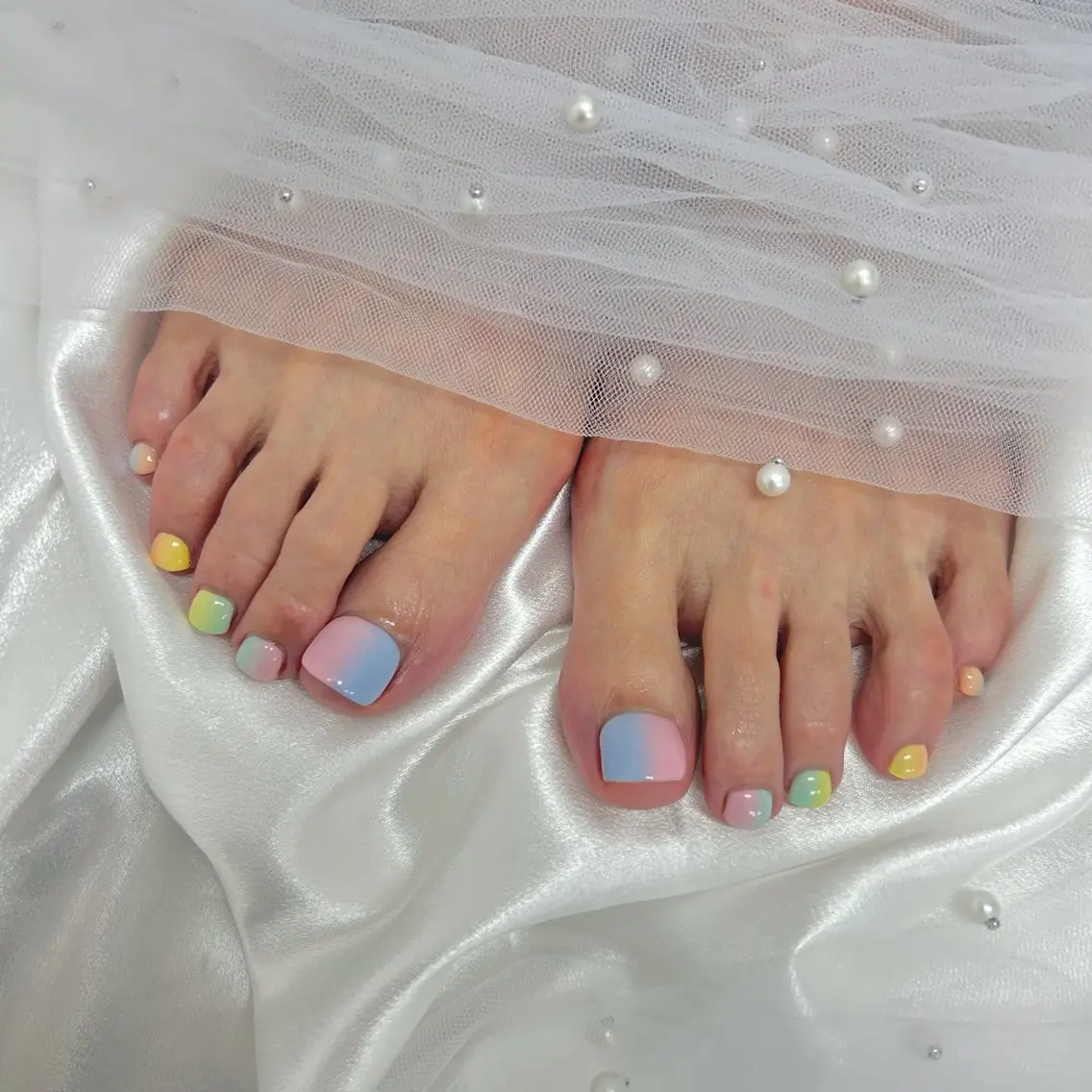 ネイル グラデーション フットネイル y's beauty京橋店のネイルデザイン
