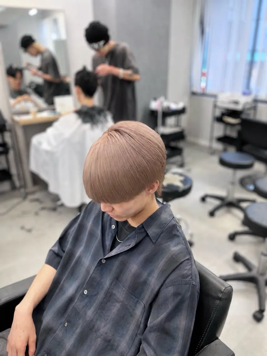 ショート カラー メンズ ベージュカラー ミルクティーベージュ ヘアカラー 松本 悠太郎のヘアスタイル