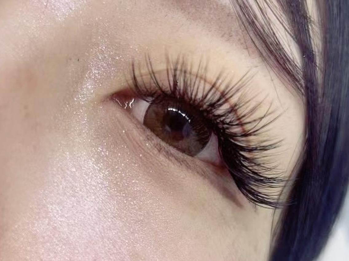マツエク・マツパ 束感まつ毛 目尻長め ワンホンマツエク eyelash lotusのマツエク・マツパデザイン