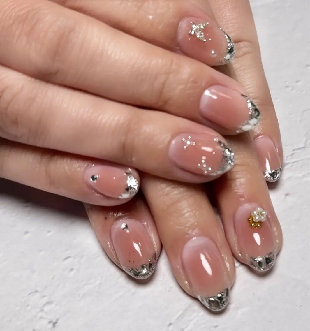 ネイル フレンチネイル ガラスフレンチ nailsalon N iJiのネイルデザイン