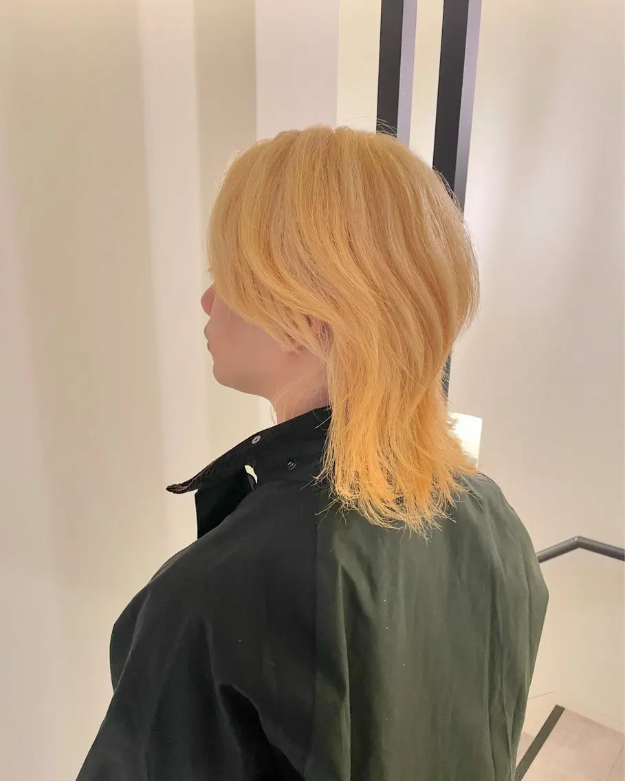 セミロング カラー メンズ メンズブリーチ メンズウルフカット ブリーチ ウルフカット ヘアカラー ニュアンスカラー🫧 加納のヘアスタイル
