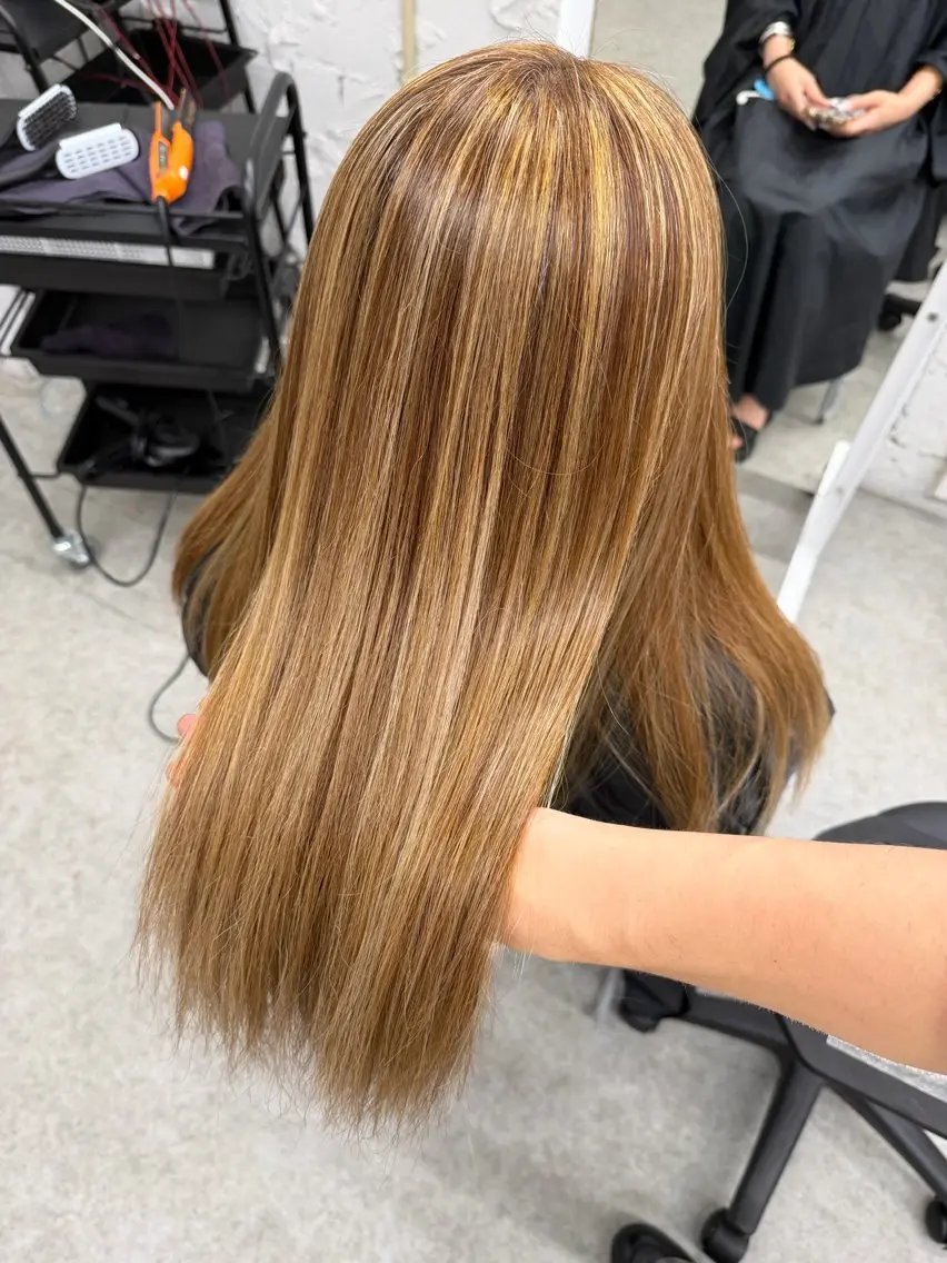 ロング カラー ヘアカラー トリートメント 🫧HIKARU🫧 カラー指名No. 1のヘアスタイル