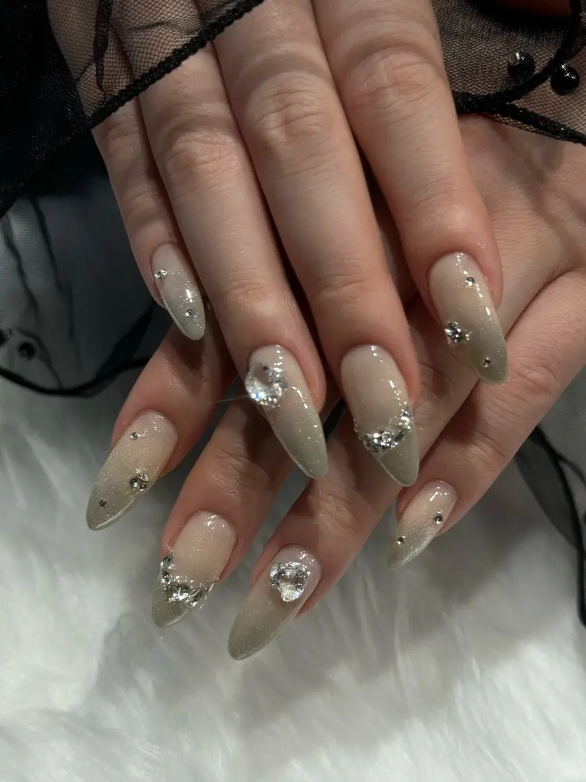 ネイル 長さ出し ガーリー キラキラネイル 韓国ネイル マグネットネイル ハンドネイル KOTORA NAILのネイルデザイン