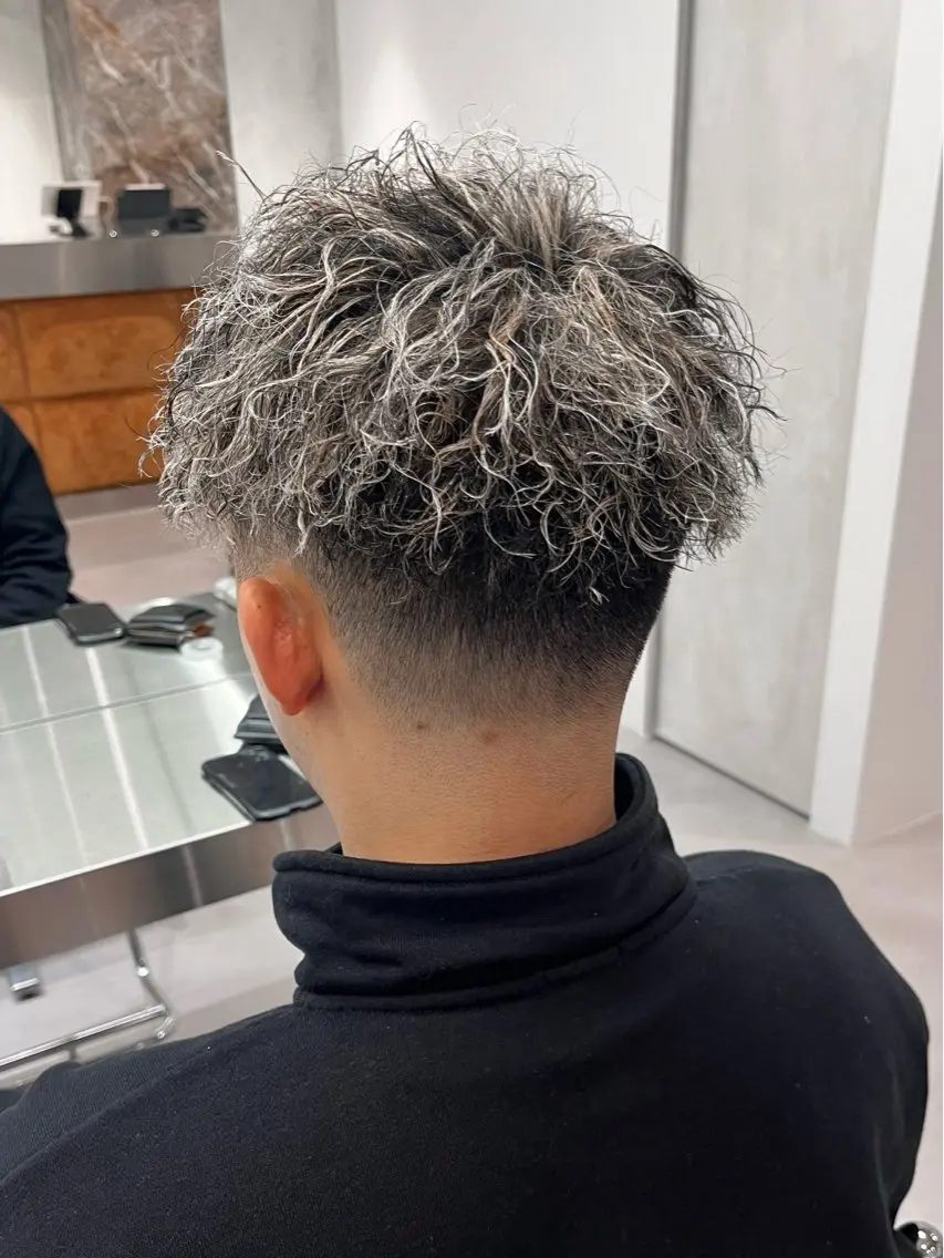 ショート パーマ メンズ ⚡メンズパーマフ ェードカットTomyのヘアスタイル