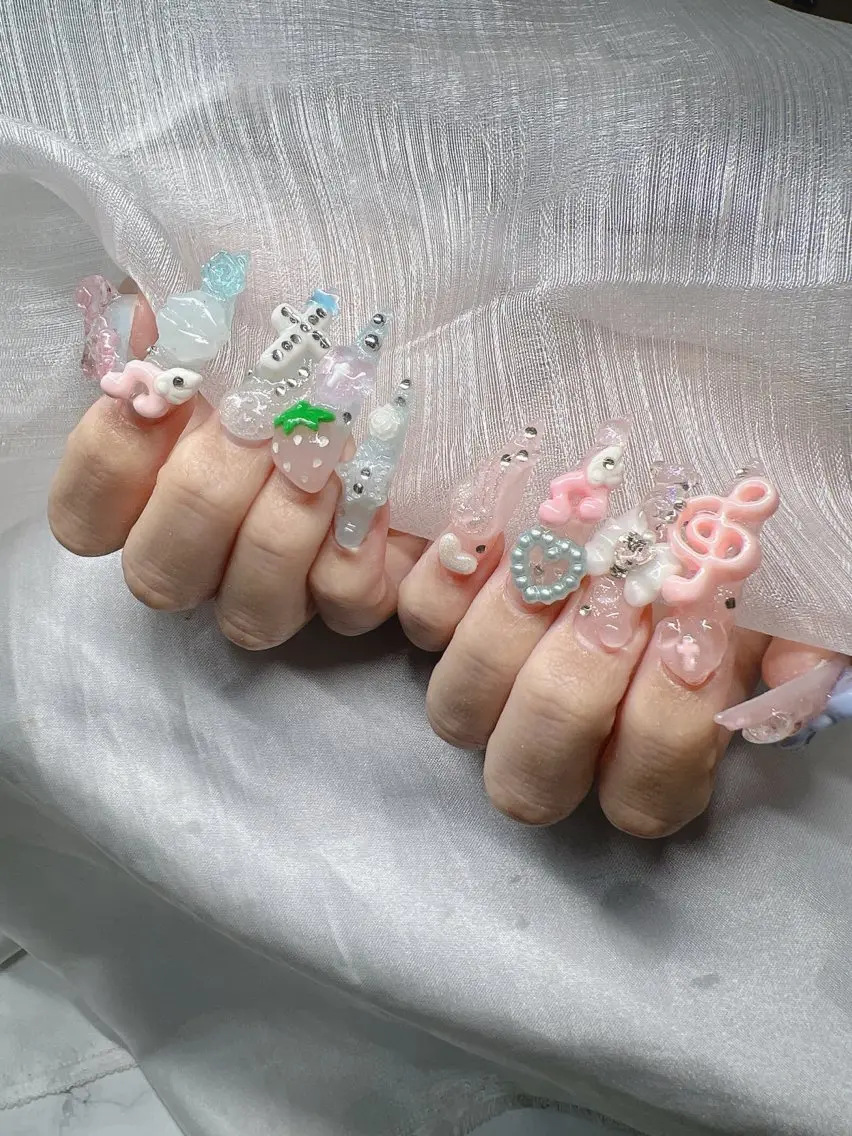 ネイル ハンドネイル Lee Nailsのネイルデザイン