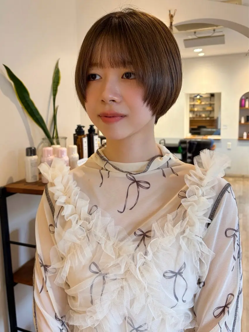 ショート カラー ブリーチ ダブルカラー ブリーチなしカラー レイヤーカット ショートヘア ヘアカラー トリートメント ヘッドスパ 上品な暖色/丸みボブ Chie🪷のヘアスタイル