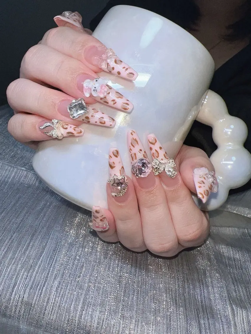 ネイル オーロラネイル チークネイル 長さ出し フットネイル フレンチネイル Lee Nails チップ長さだし専門店のネイルデザイン