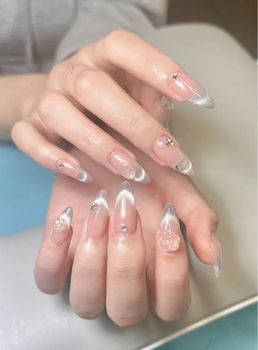 ネイル 成人式 フラッシュネイル フレンチネイル ジェルネイル グラデーション ハンドネイル 😍Yumi❤️ 💅Nail💅のネイルデザイン