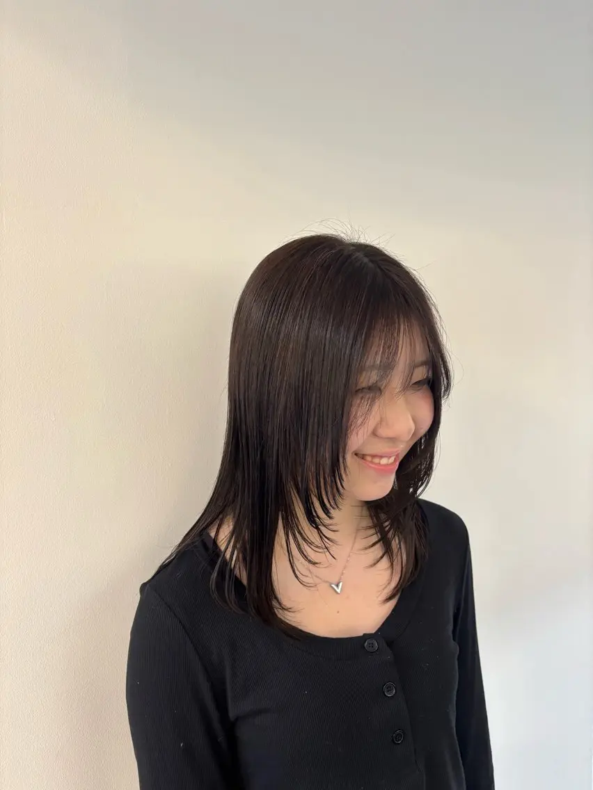 ミディアム 顔周りカット レイヤーカット 小顔カット カット 小嶋 咲輝のヘアスタイル