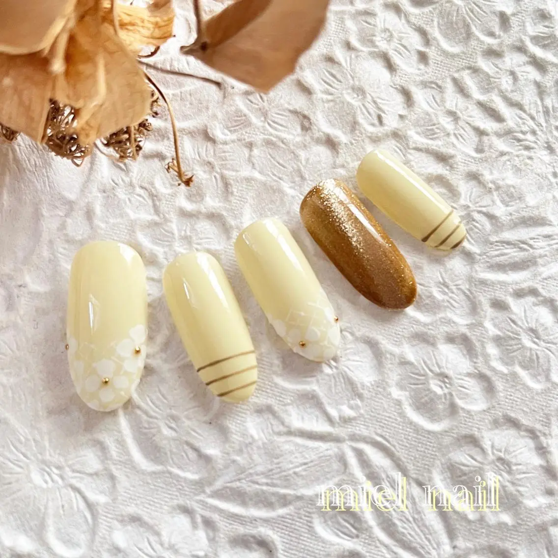 ネイル 春ネイル 黄色 ハンドネイル miel nailのネイルデザイン