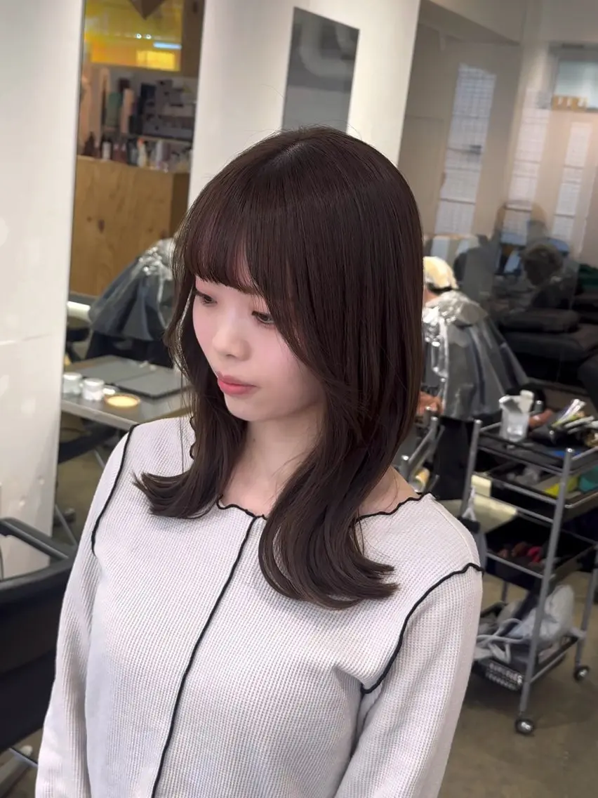 セミロング カラー アディクシーカラー 透明感カラー 新宿 似合わせカラー HINAのヘアスタイル