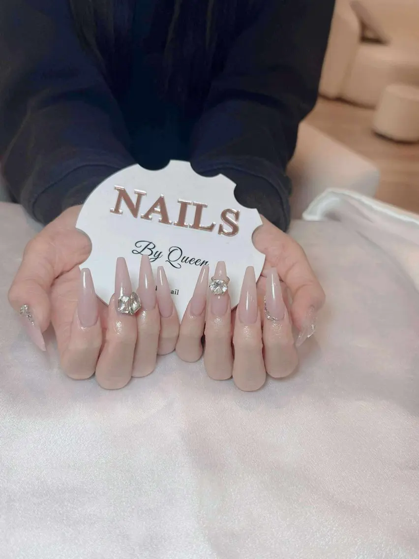 ネイル ジェルネイル ネイルチップ Queen Nail Salonのネイルデザイン