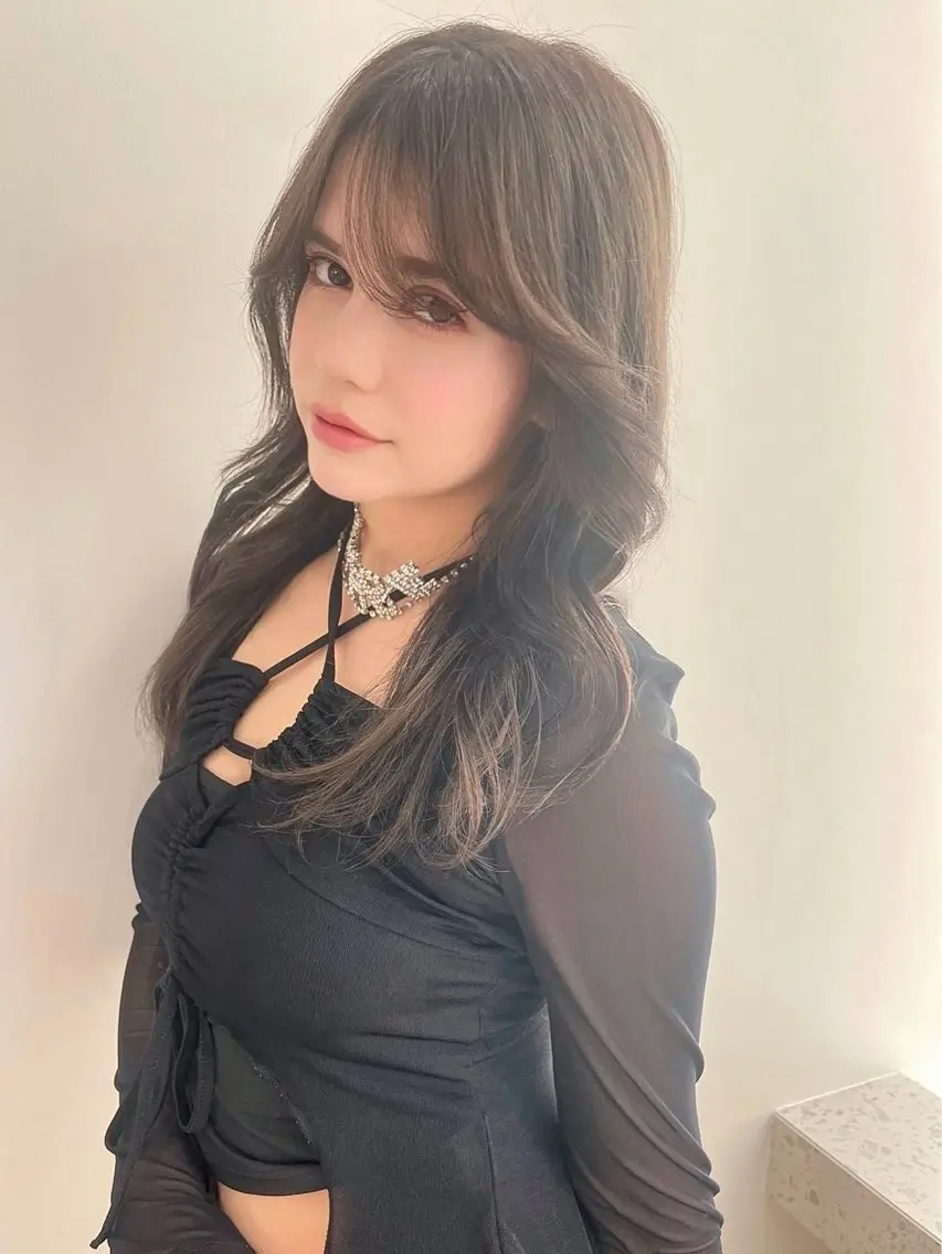 ロング カット ヘアカラー トリートメント fuwari 美白ショコラカラーのヘアスタイル