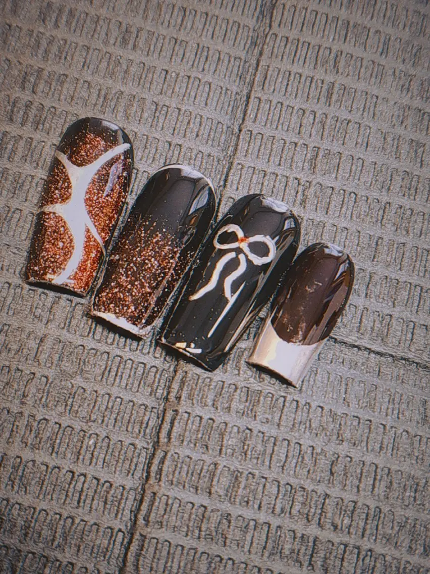 長さだし✨ラメ✨️フレンチ2本Red And Black💓の写真