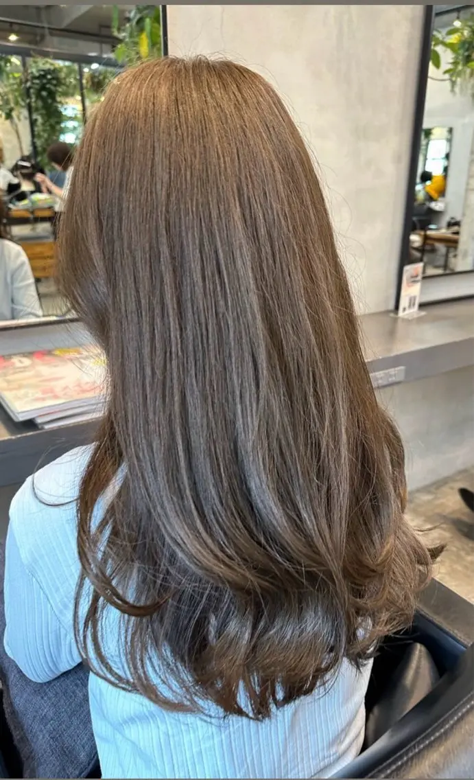 ロング カラー ベージュカラー レイヤーカット ローレイヤー カット ヘアカラー トリートメント 【新宿】川口開世 cut・permのヘアスタイル