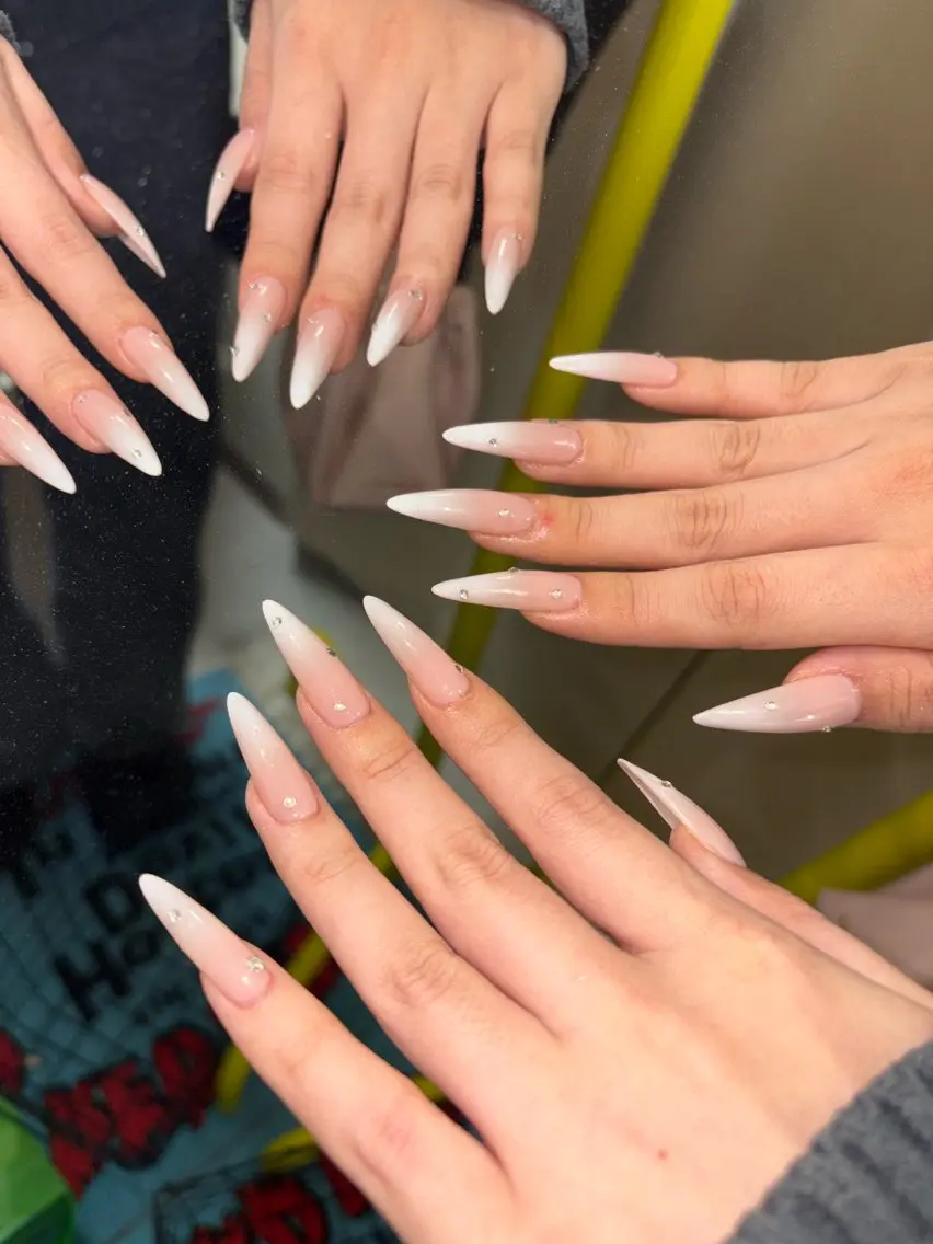 ネイル 成人式 グラデーション ロングネイル 33nail✴️栄 スミレ❇️Gel-xのネイルデザイン