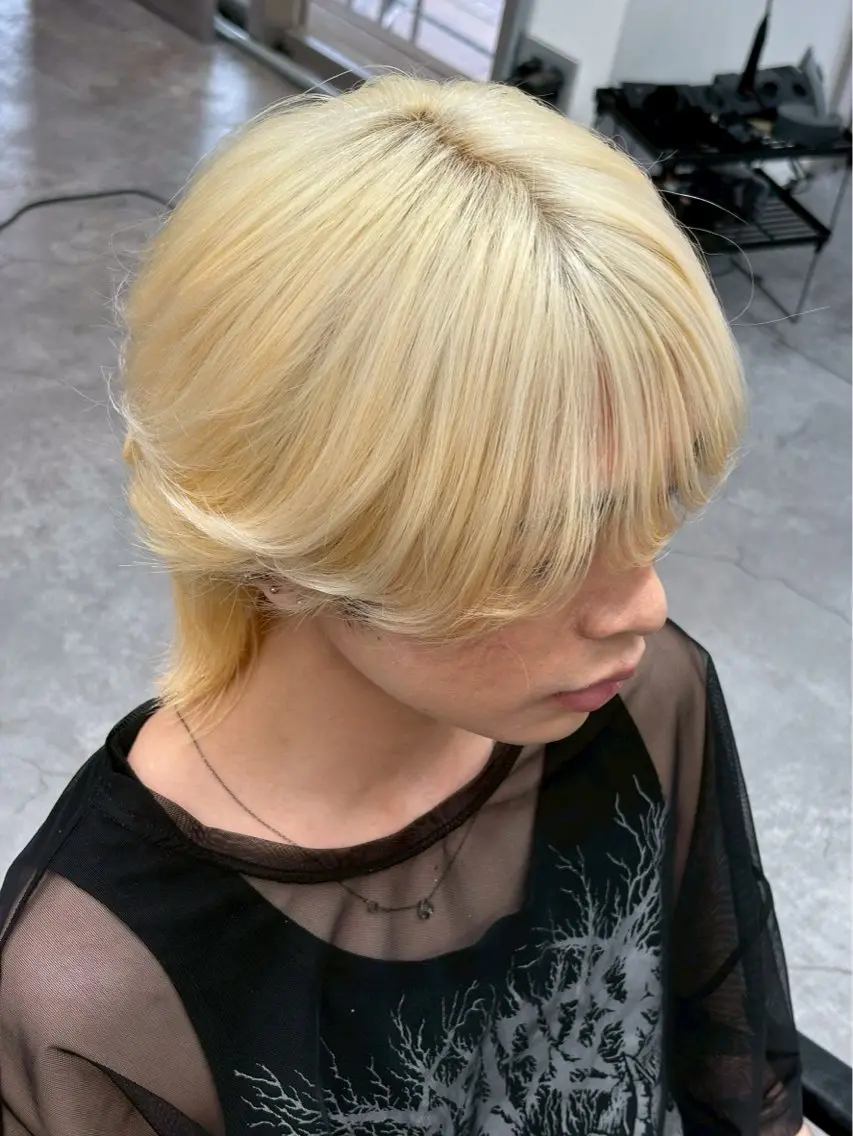 カラー ブリーチ ブロンド カット ヘアカラー 金田 颯太のヘアスタイル