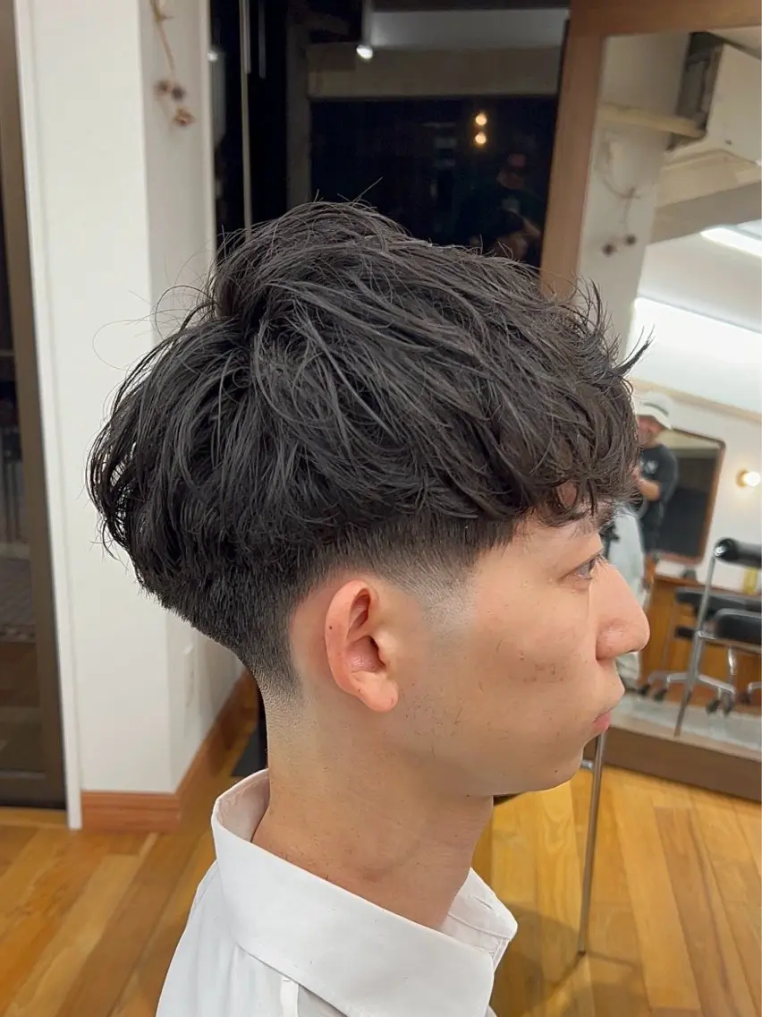 ショート パーマ メンズ フェードカット メンズパーマ カット メンズカット✂️ スキンフェード伊藤陸のヘアスタイル