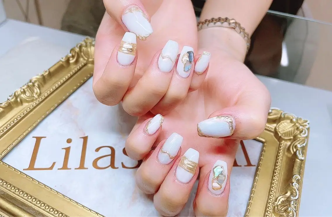 ネイル ジェルネイル ゴールド ハードジェル キラキラネイル ラメ(グリッター) Lilas Nailのネイルデザイン