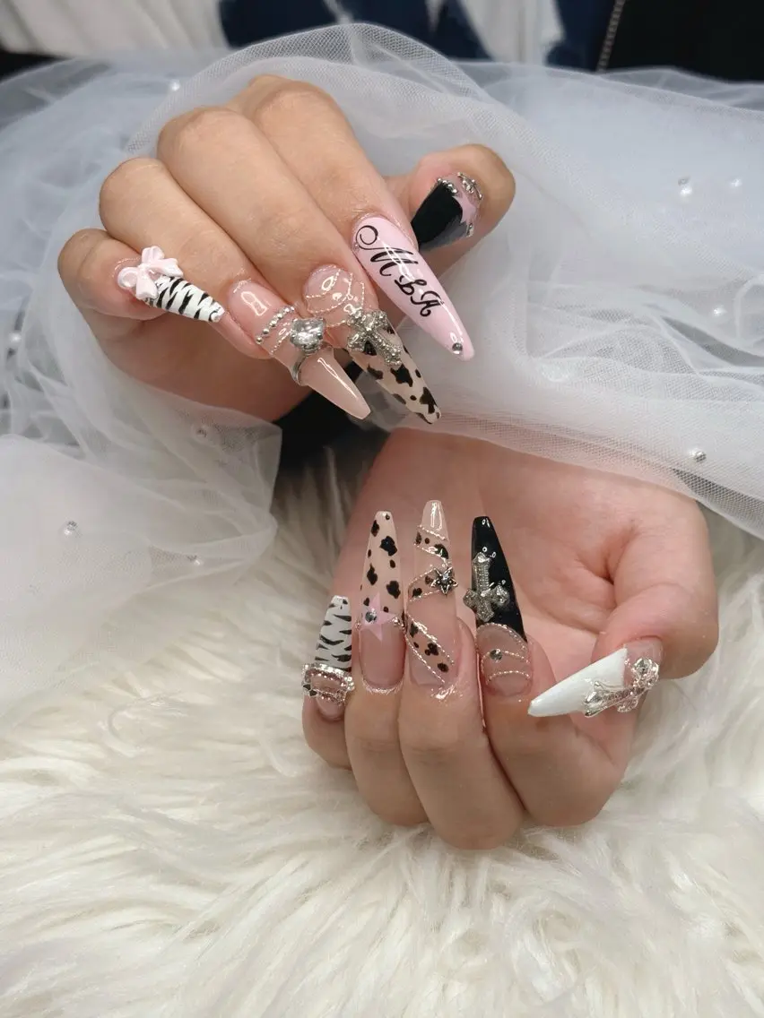 ネイル アートネイル オーロラネイル チークネイル 長さ出し フットネイル ハンドネイル Happy Nailのネイルデザイン