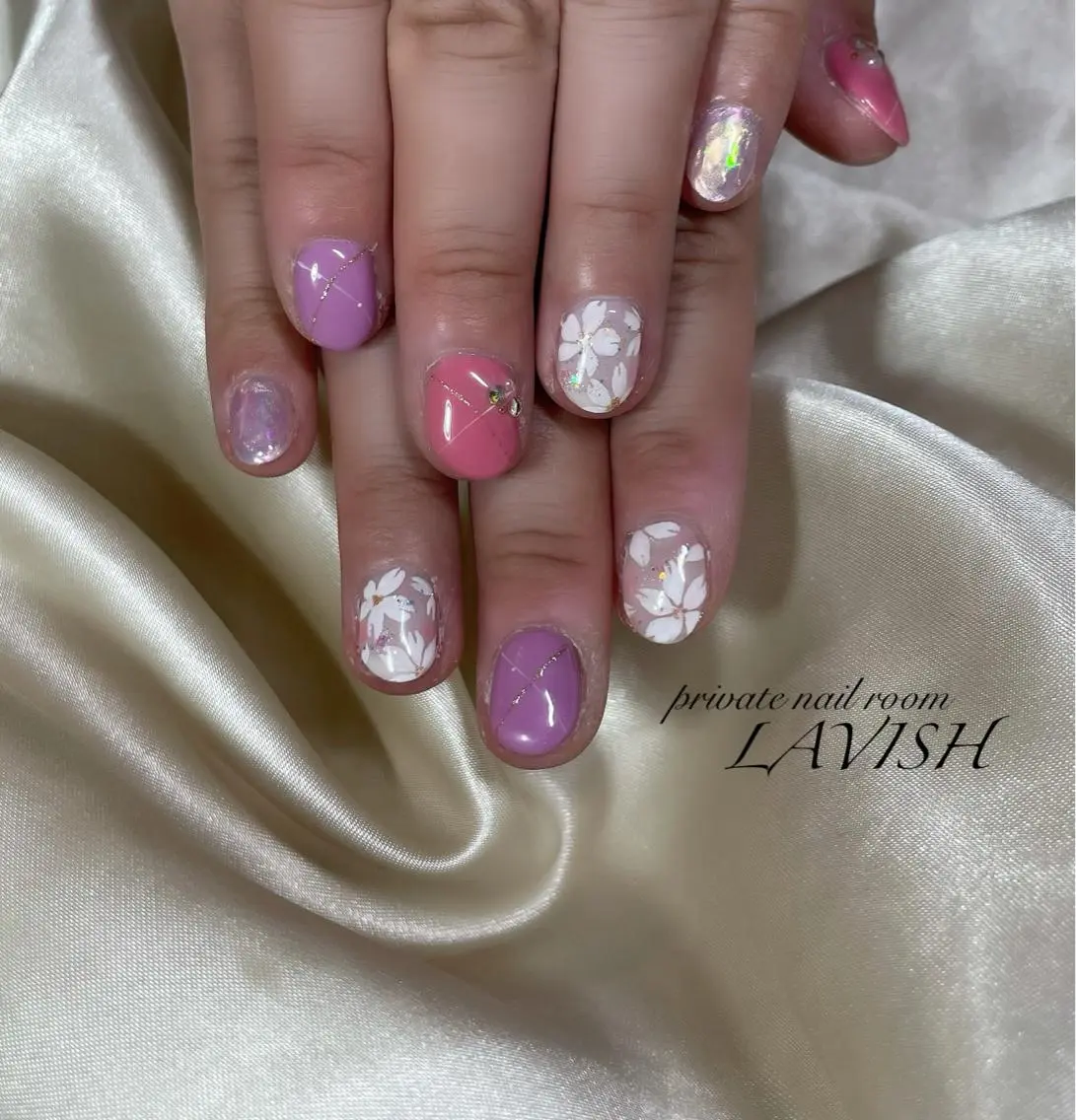 ネイル LAVISH 大和店 emi・:*+のネイルデザイン