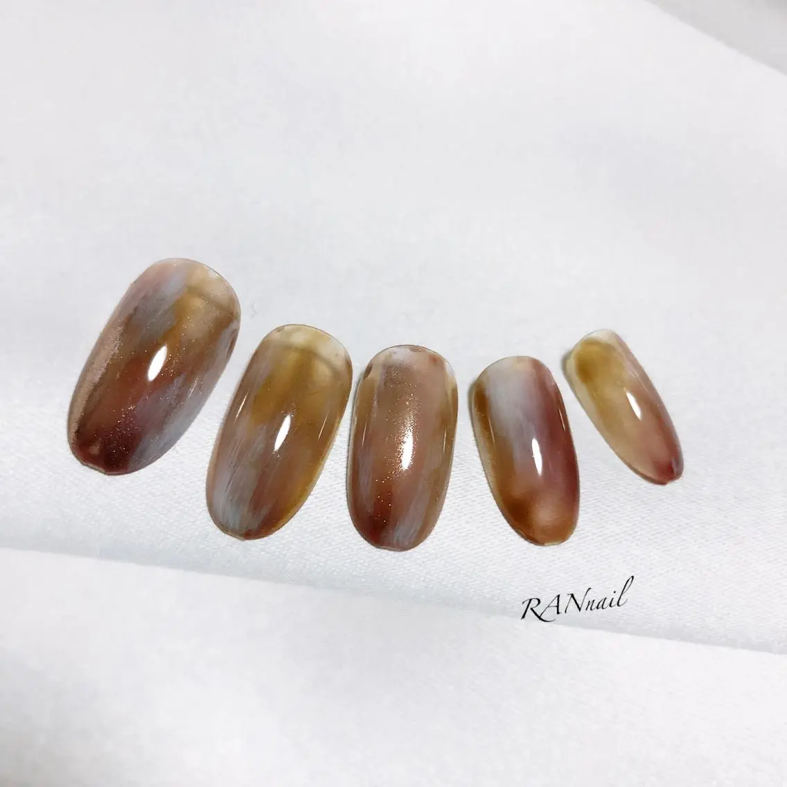 ネイル ブラウン フットネイル グリーン ミラーネイル ニュアンスネイル ハンドネイル フットネイル RAN nailのネイルデザイン