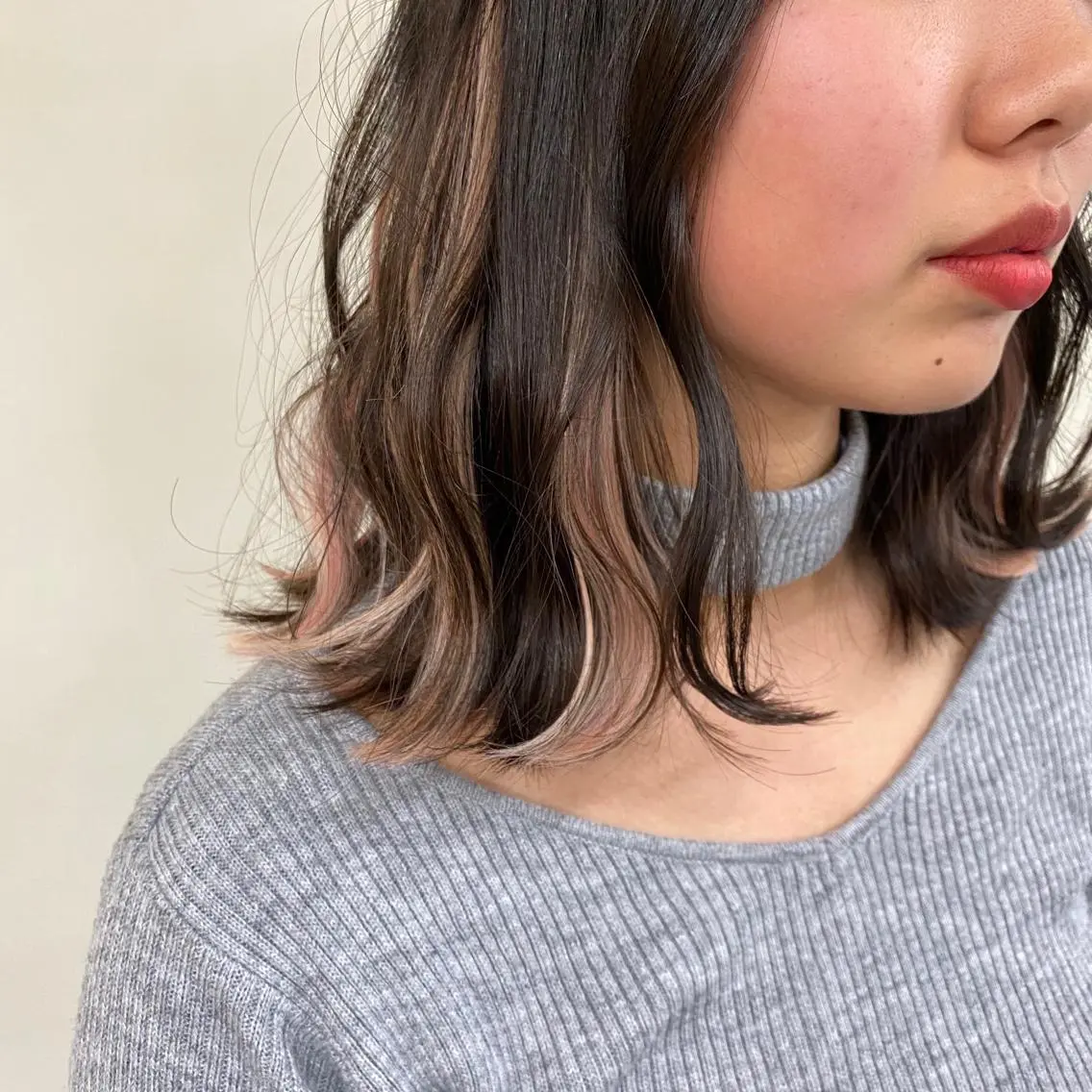 セミロング エクステ ハイトーン 💭黒崎ハルカのヘアスタイル