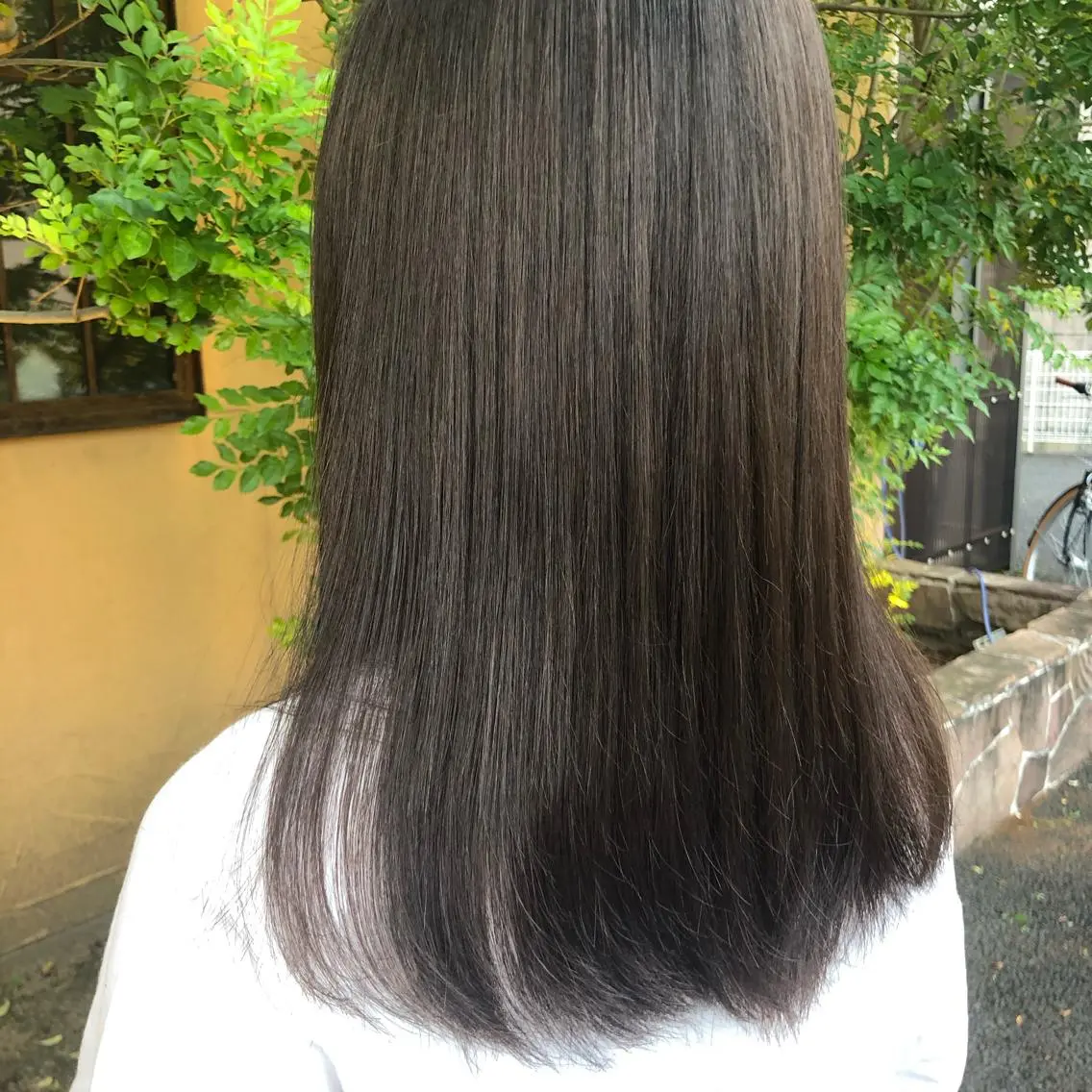 セミロング カラー グレージュ ヘアカラー トリートメント 川元 汐音のヘアスタイル