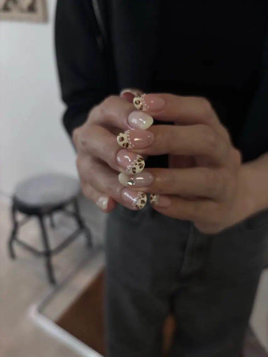 ネイル アニマル柄 フレンチネイル ハンドネイル free'snail N A Oのネイルデザイン