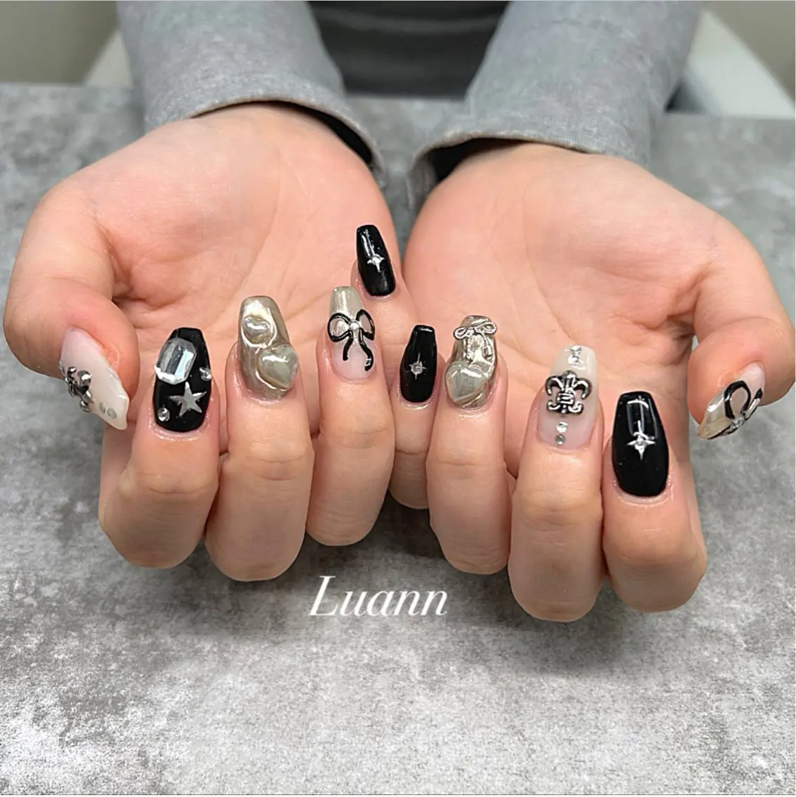 ネイル チークネイル 韓国ネイル 持ち込み ピンク シルバー ハンドネイル Luann nail Sakiのネイルデザイン