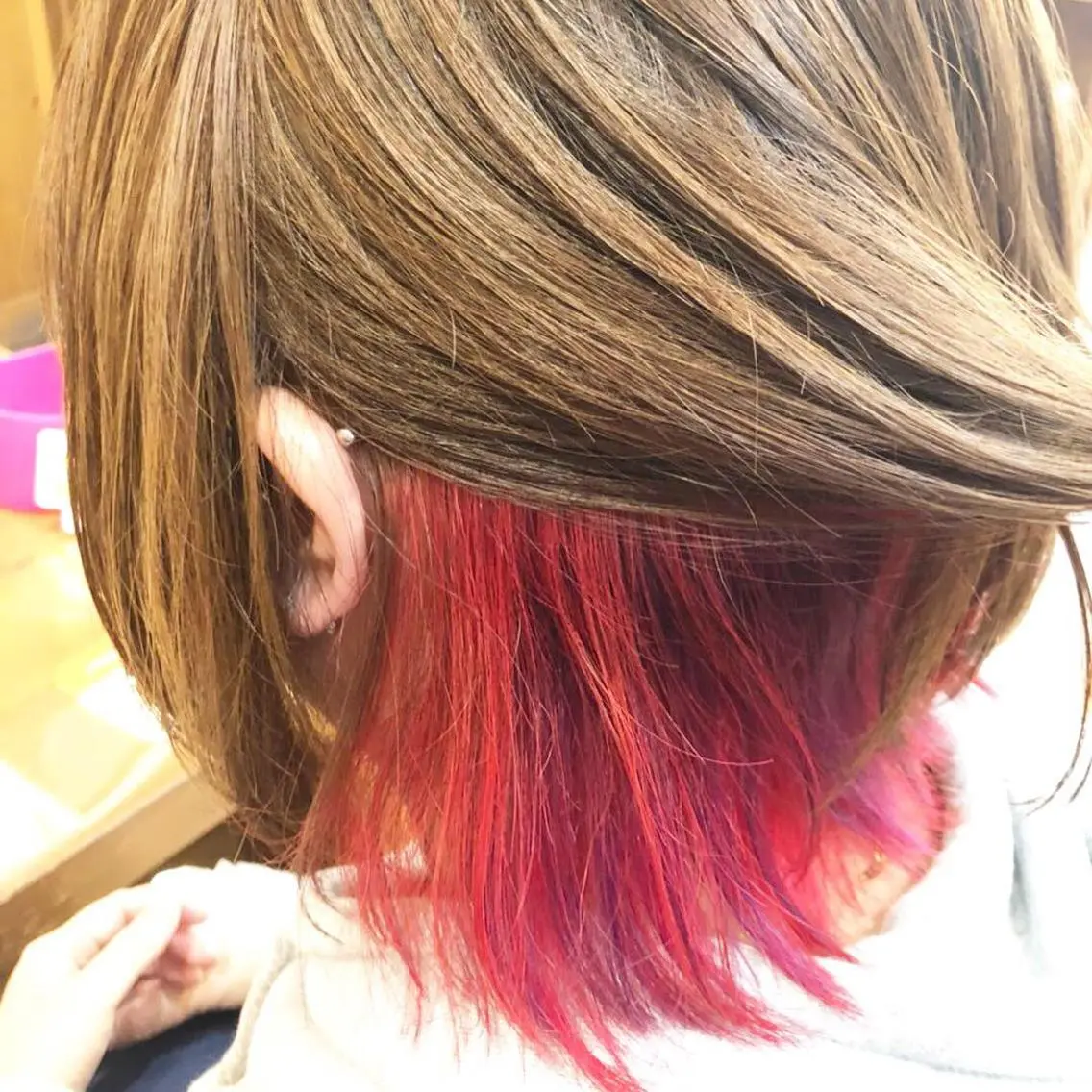 ミディアム カラー ブリーチ インナーカラー 服部 聡洋のヘアスタイル