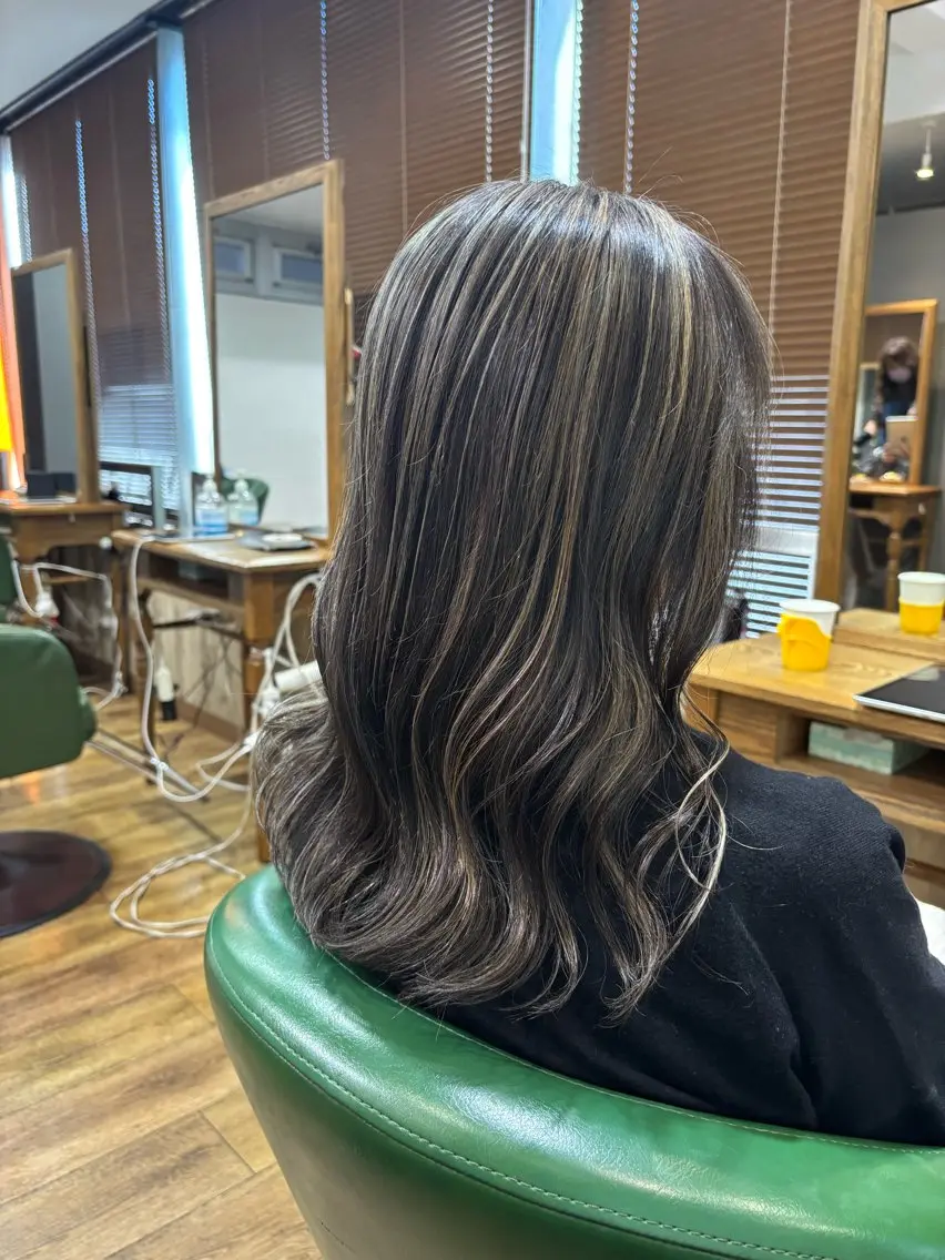 ミディアム カラー カット ヘアカラー IwAsh✄﻿ アオイのヘアスタイル