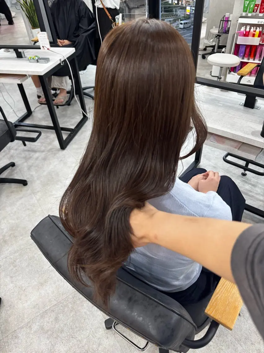 ロング カラー アッシュ アッシュブラウン ベージュカラー 黒髪 ブリーチ カット ヘアカラー トリートメント 赤み無し柔らかカラー 【梅田】madokaのヘアスタイル