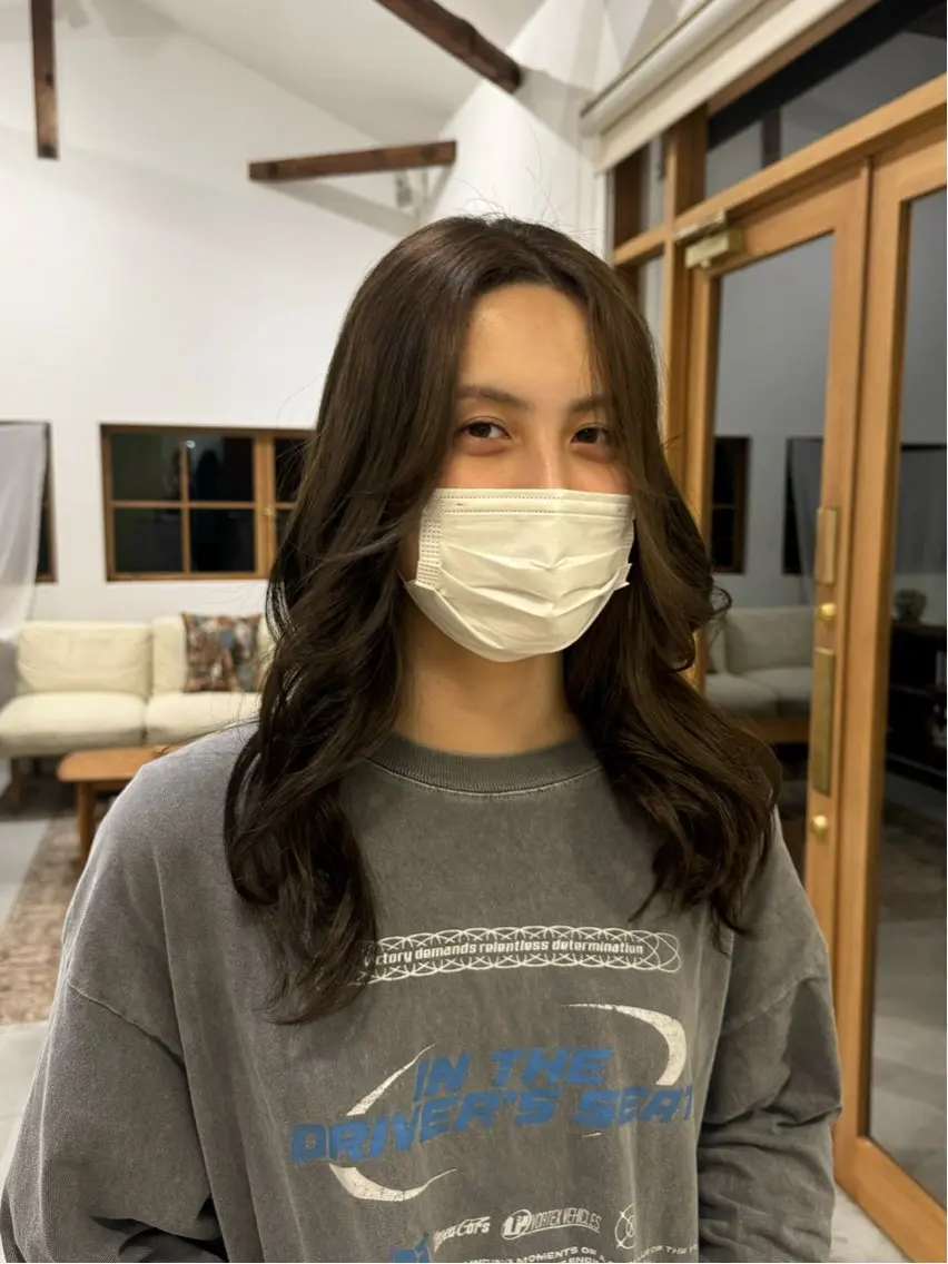 ロング ヘアカラー 亀山 友菜のヘアスタイル