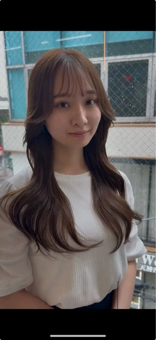 ロング ロングレイヤー レイヤーカット ロング ヘアカラー 平山 翔意のヘアスタイル