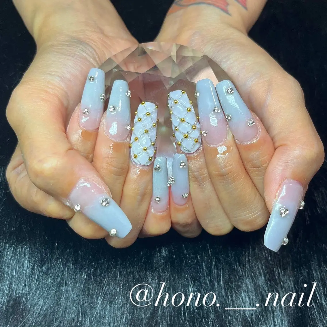 ネイル ストーンネイル ハンドネイル NailSalo AriuMのネイルデザイン