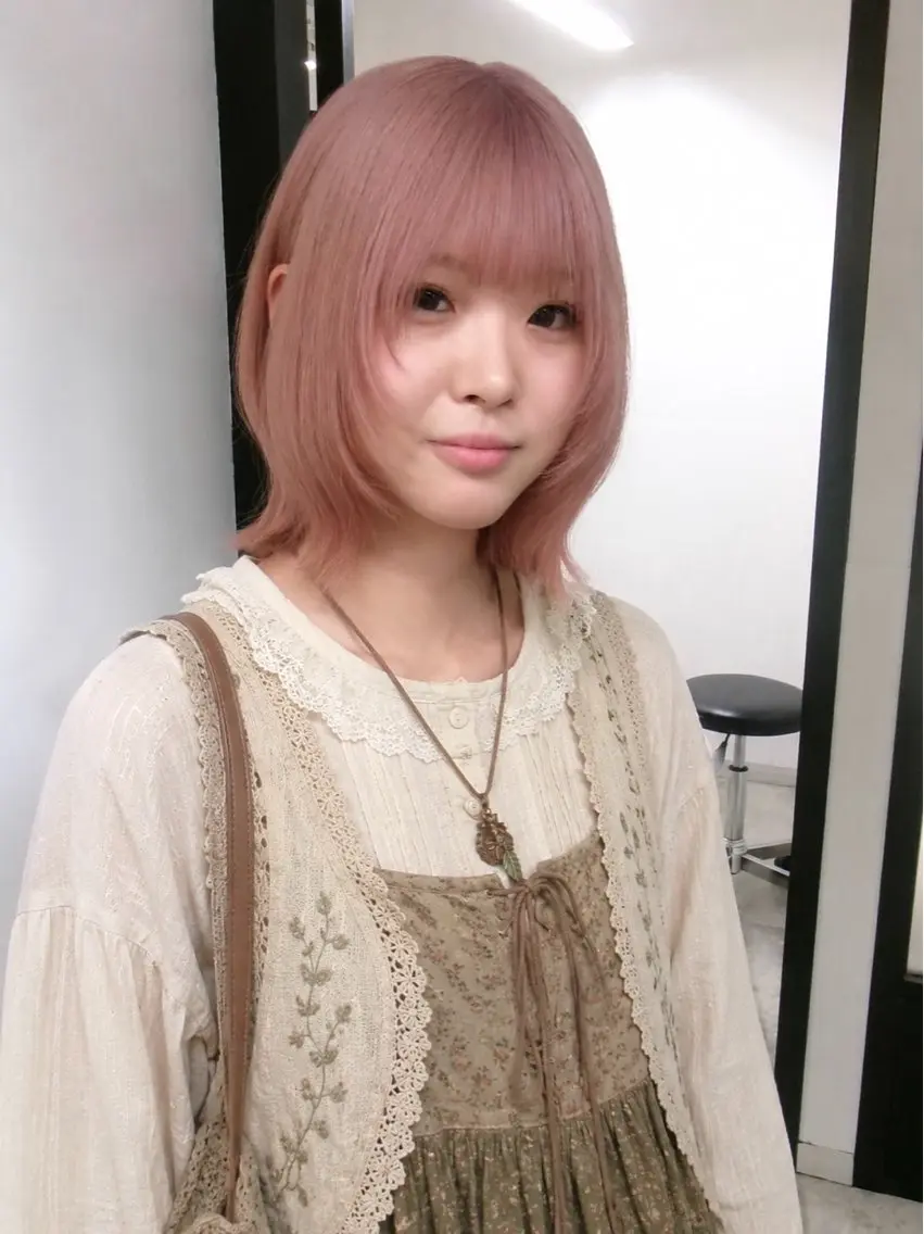 ミディアム カラー カット ヘアカラー トリートメント MIMI🌻໋᳝݊ 個性派カラー⑅ ⸝꙳のヘアスタイル