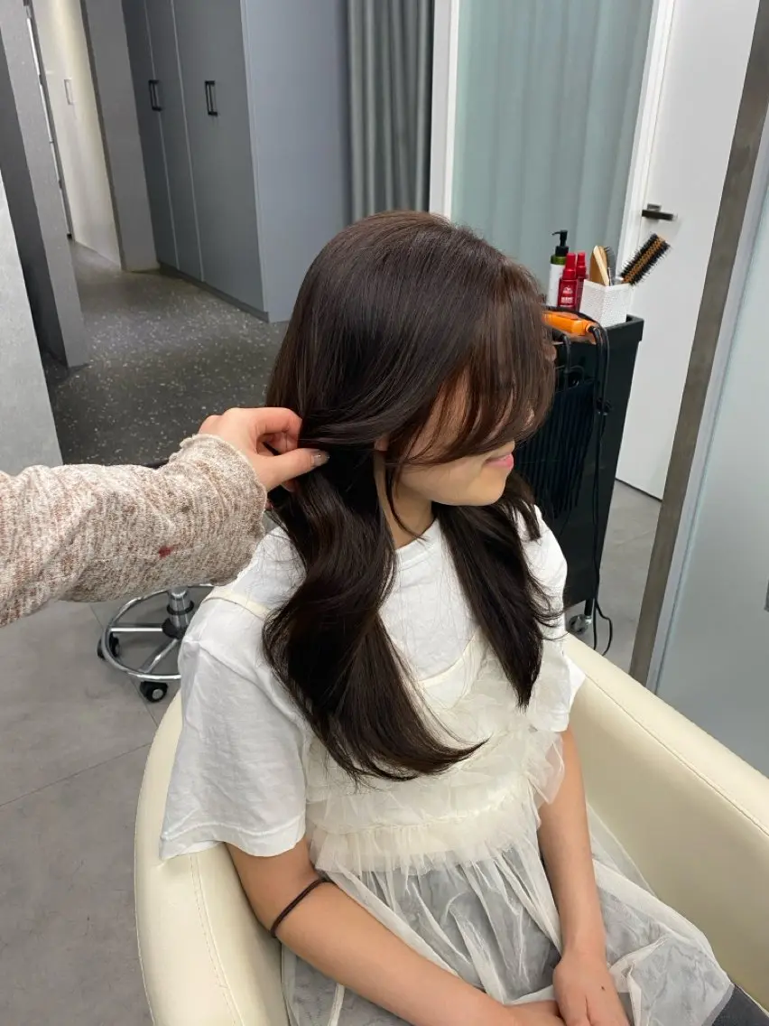 セミロング カラー くびれヘア 韓国風ヘア レイヤーカット 江坂トレンド韓国風 髪質改善shinoのヘアスタイル